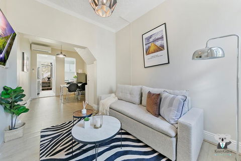 KOZYGURU SYDNEY CBD DARLINGHURST SPLIT LEVEL 2 BEDROOM TOWNHOUSE NDA023 - Perths Hotel 3