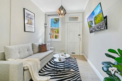 KOZYGURU SYDNEY CBD DARLINGHURST SPLIT LEVEL 2 BEDROOM TOWNHOUSE NDA023 - Perths Hotel 0