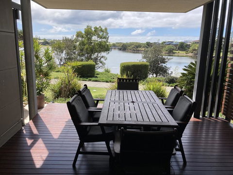 Lagoon-Front Luxury At Twin Waters Resort - Perths Hotel 1