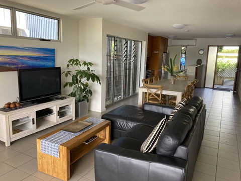 Lagoon-Front Luxury At Twin Waters Resort - Perths Hotel 3
