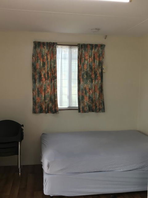 Lake Albert Caravan Park - Perths Hotel 2