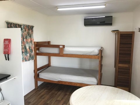 Lake Albert Caravan Park - Perths Hotel 1