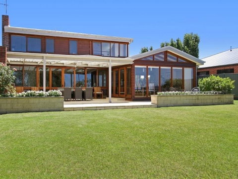 Lake House 61 Mulwala - Perths Hotel 0