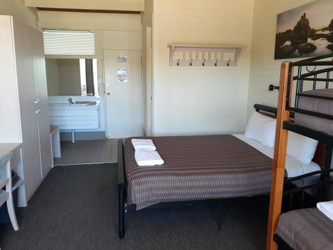 Lake Jindabyne Hotel - Perths Hotel 3