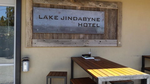 Lake Jindabyne Hotel - Perths Hotel 0