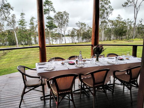 Lake Tinaroo Waterfrontage - Perths Hotel 1
