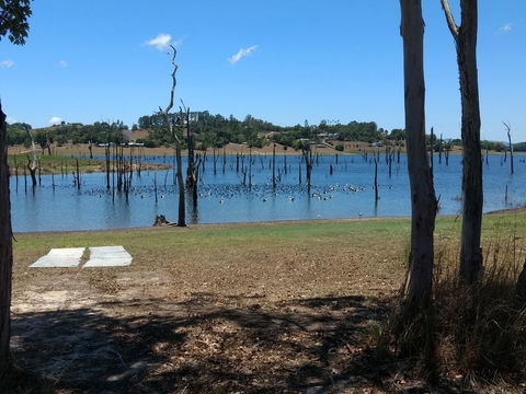 Lake Tinaroo Waterfrontage - Perths Hotel 2