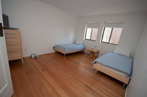 Lake Tyres Beach House - Perths Hotel 2