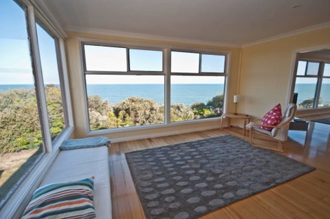 Lake Tyres Beach House - Perths Hotel 0
