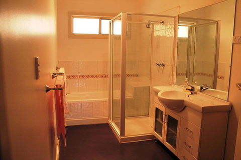 Lake Tyrrell Accommodation - Perths Hotel 1