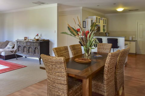 Lake Tyrrell Accommodation LTA - Perths Hotel 1