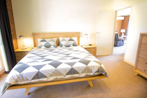 Lakeview - Perths Hotel 2