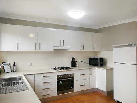 Large 5-Bedroom House With Wifi & Netflix Close To Taronga Western Plains Zoo - Perths Hotel 0