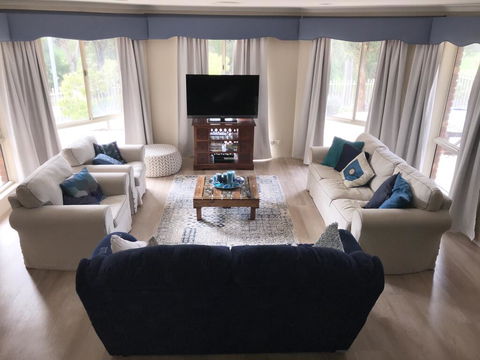 Large Family Home - Perths Hotel 0