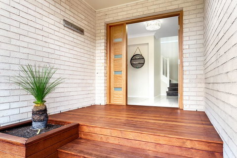 Laze @ Lemon Tree - Perths Hotel 0