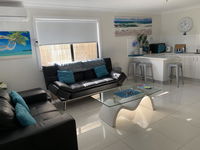Book Barrack Point Accommodation Vacations Perths Hotel Perths Hotel
