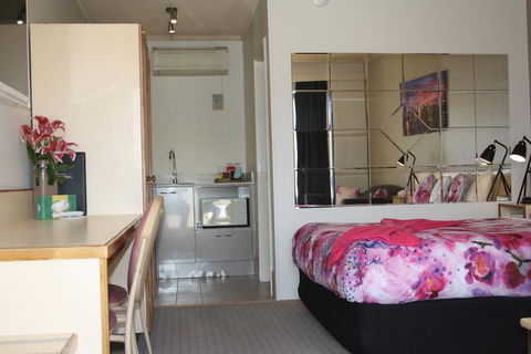 Leagues Motel - Perths Hotel 2