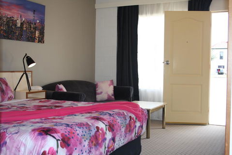 Leagues Motel - Perths Hotel 0