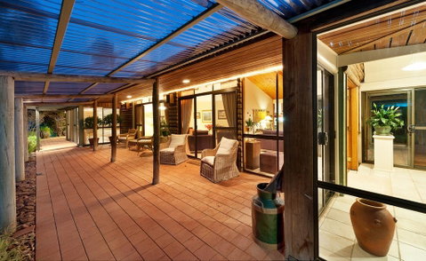 LeCamah Hill - Perths Hotel 1