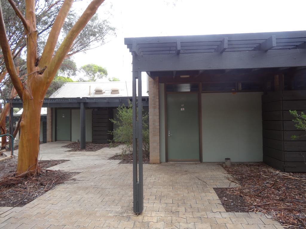 Leigh Creek SA Perths Hotel