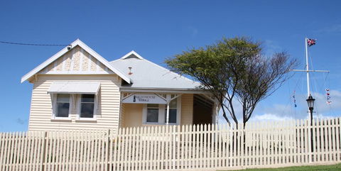 Lighthouse Lodge - Perths Hotel 0