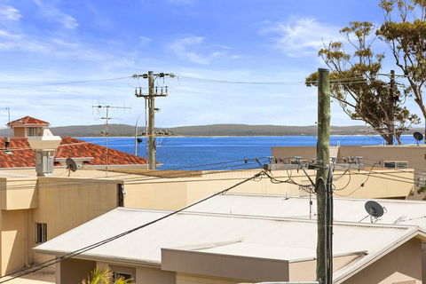 Lillian Street, Unit 1/2 - Perths Hotel 2