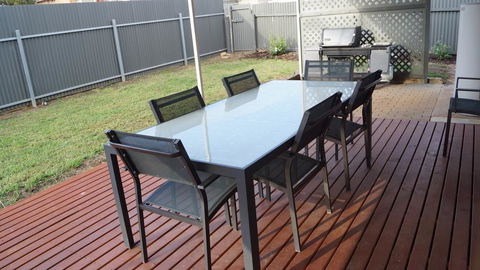 Lincoln Breeze - Perths Hotel 1