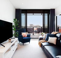 Luxe Apartment Five Minutes From Airport and City - Perths Hotel