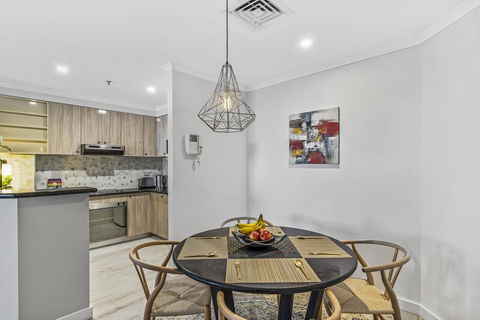 Luxurious Harbour View Apartment Steps From City - Perths Hotel 1