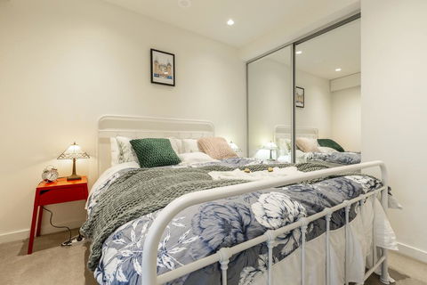 LUXURIOUS RIVERSIDE RESORT STYLE APARTMENTPOOLSPAGYMROOFTOP WITH CITY VIEWS - Perths Hotel 1