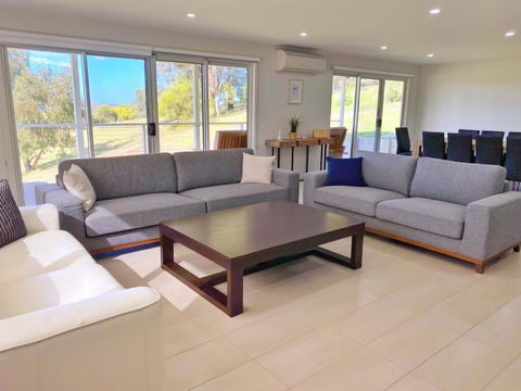 Luxury 3BR Home With KING Bed Metung - Perths Hotel 0