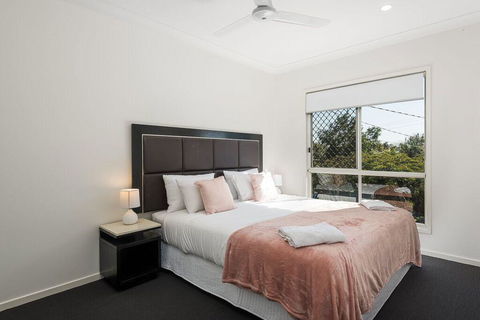 Luxury Home Close To Sleemans, QE2 Hospital & Griffith Uni - Perths Hotel 2