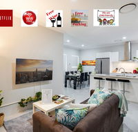 LUXURY HOUSE 10 MIN FROM BEACH WIFINETFLIX SLEEP 9 - Perths Hotel