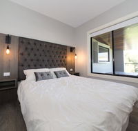 Luxury on Lewis - 6 Lewis Road - Perths Hotel