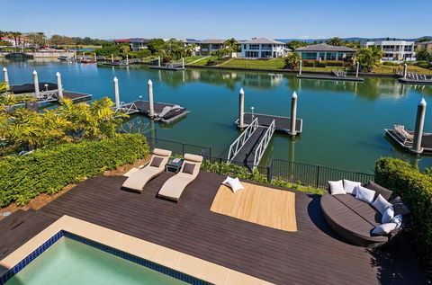Luxury Suite + Private Living Room On Waterfront In Hope Island - Perths Hotel 0