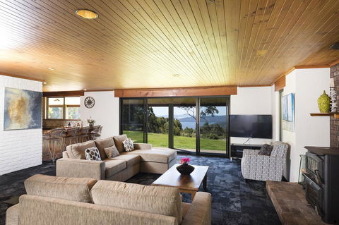 Magic Mountain At Smiths Lake - Perths Hotel 1