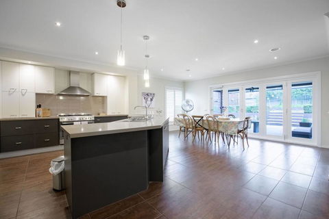 Magnificent Lux Stay@Mont Albert 4BR/WIFI/Garage - Perths Hotel 3
