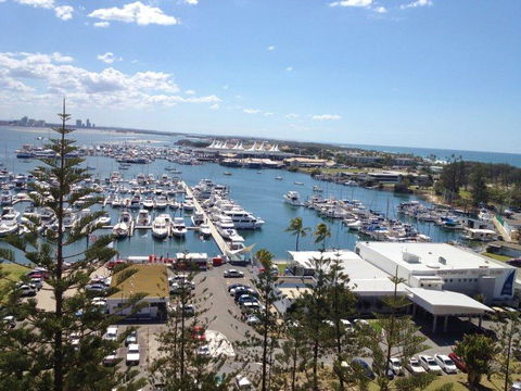 Main Beach Waterfront Apartment - Perths Hotel 0