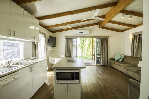 Mannum Riverside Caravan Park - Perths Hotel 3