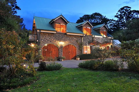 Mary Cards Coach House - Perths Hotel 0