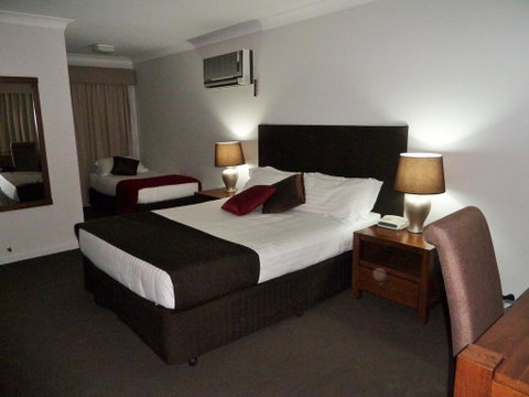 McNevins Tamworth Motel - Perths Hotel 0
