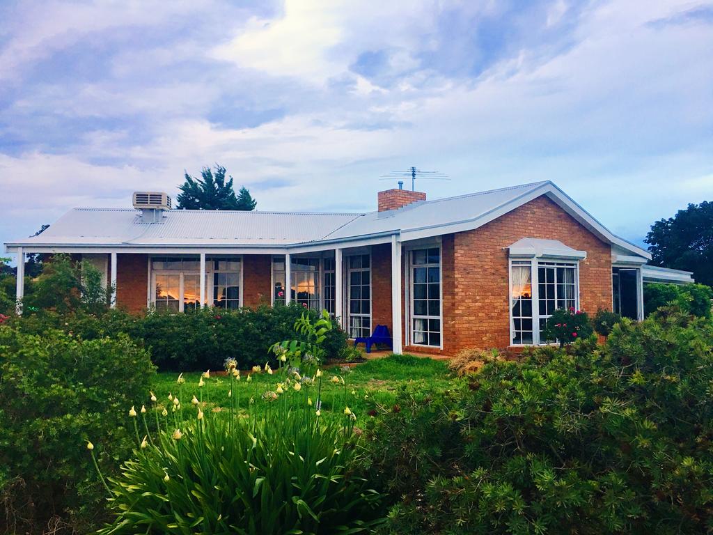 Toolern Vale VIC Perths Hotel