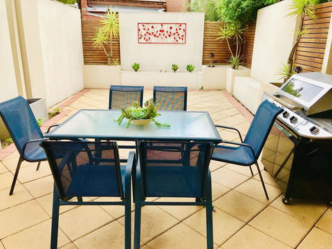 Melbourne Inner City Short Stay Near Flemington Racecourse Free Wifi And Netflix - Perths Hotel 1