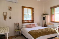 Book Meringandan Accommodation Vacations Perths Hotel Perths Hotel