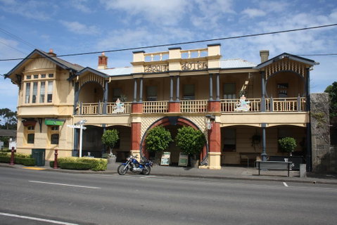 Mickey Bourke's Koroit Hotel - Perths Hotel 0