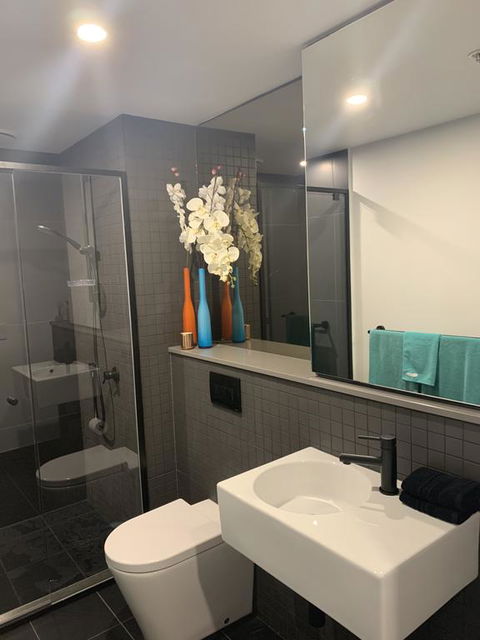 Midnight@Braddon Modern Executive Apt, Pool, Sauna, Secure Parking, Wine - Perths Hotel 2
