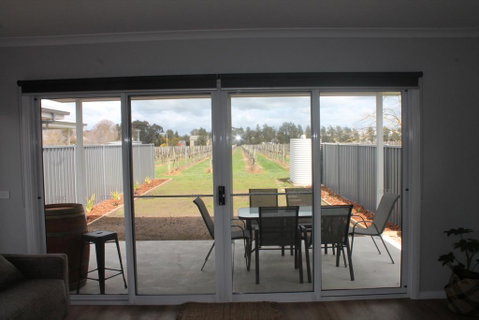 Milawa Vineyard Views - Guesthouse 2 - Perths Hotel 2