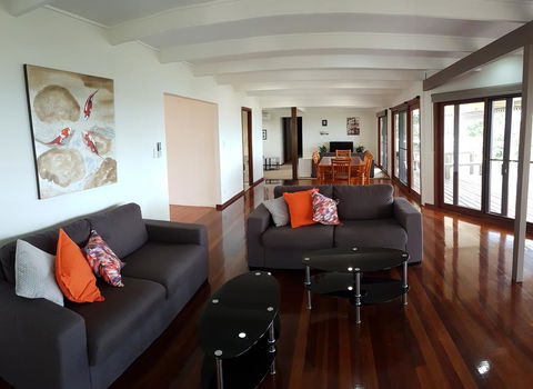 Million Dollar Views To Gold Coast - Perths Hotel 1