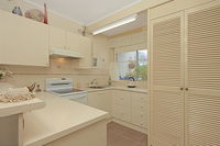 Book Mollymook Accommodation Vacations Perths Hotel Perths Hotel