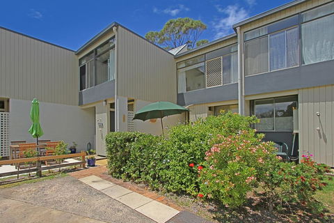 Mitchell Parade 3/11-13 - Perths Hotel 2